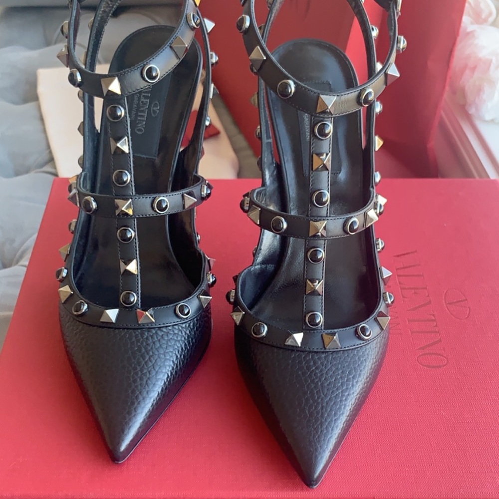 NEW!! AUTH- VALENTINO GARAVANI size 37.5